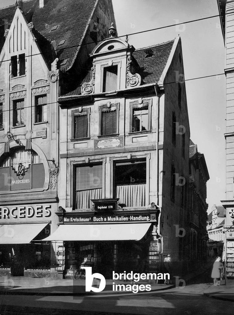 Bookstore Max Kretschmann in Magdeburg, 1934 (b/w photo)
