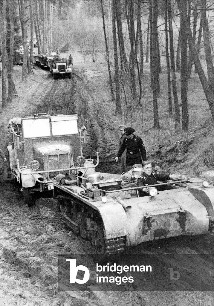 Driving motor championship of the Wehrmacht, 1938 (b/w photo)