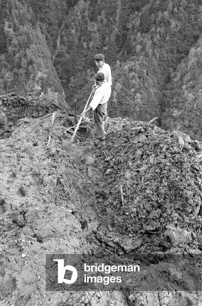 Cleaning up after a storm in Italy, 1960 (b/w photo)