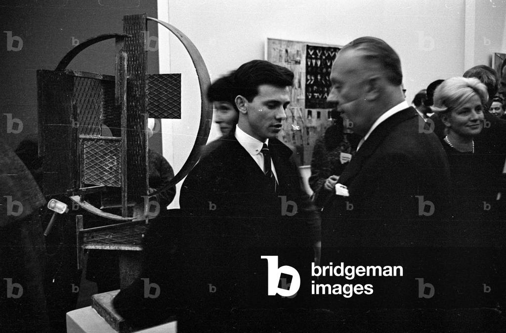 Presentation of the Burda Prize for Fine Arts in Munich, 1963 (b/w photo)