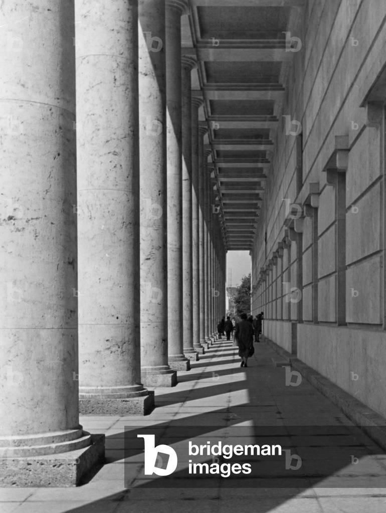 The Haus der Kunst (House of Art), 1937 (b/w photo)