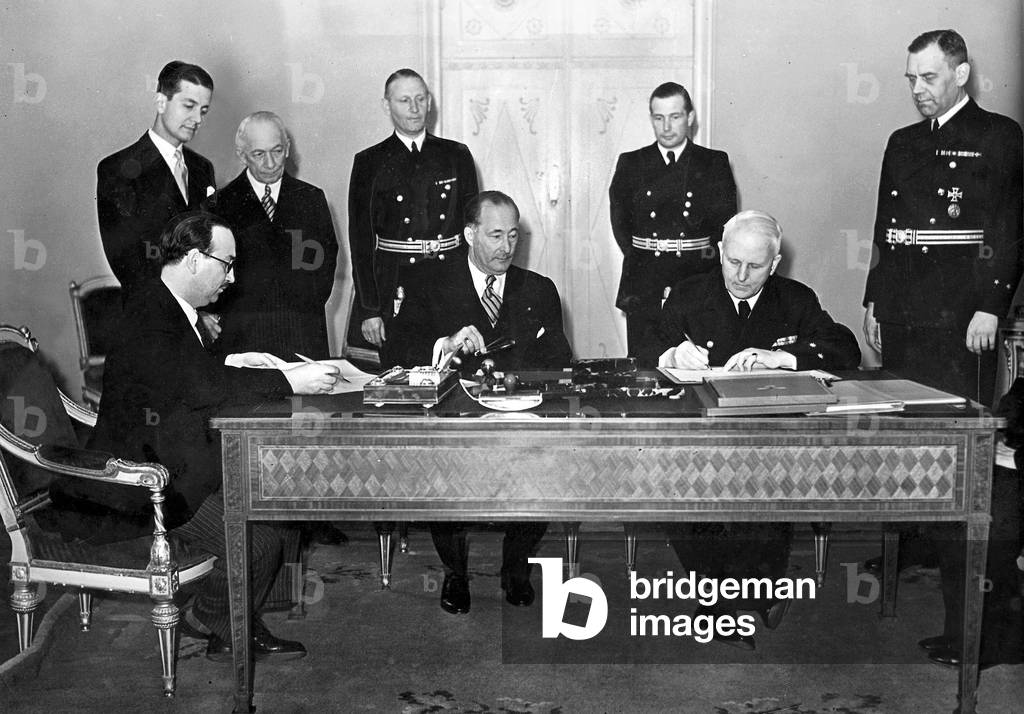 Exchange of instruments of ratification to the German-Turkish friendship treaty (b/w photo)