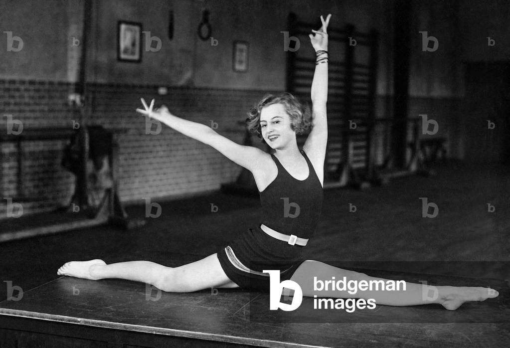 Lilian Harvey (b/w photo)