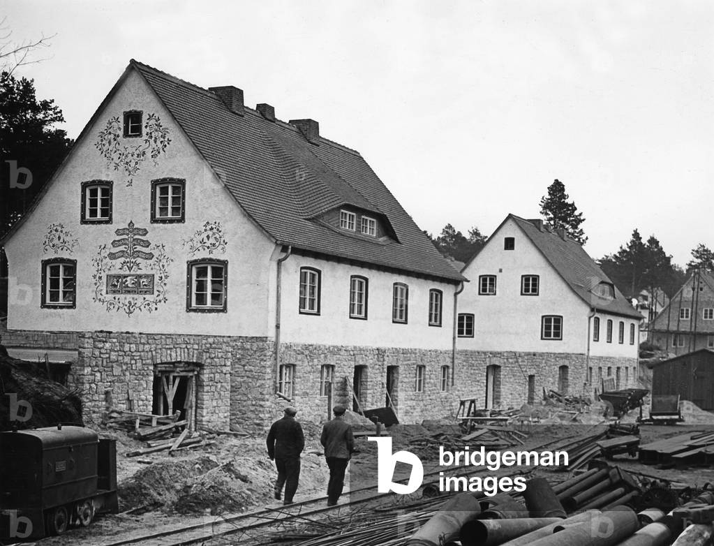 New dwelling buildings in Berlin, 1939 (b/w photo)