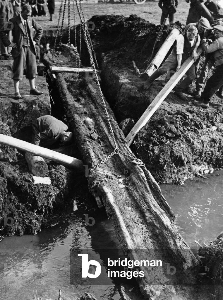 Salvage of a dugout, 1934