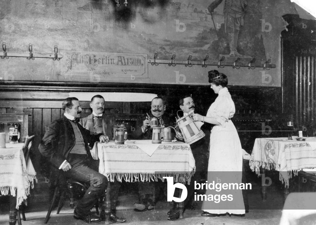 Pub in Berlin, 1907 (b/w photo)