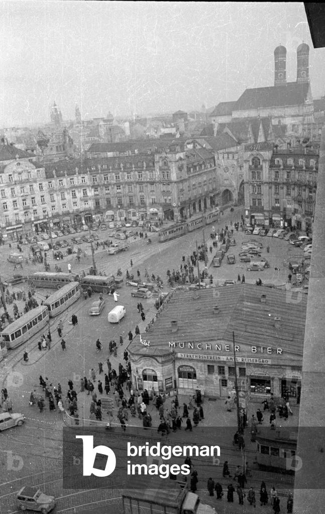 View of the Karlsplatz (Stachus) in Munich, 1953 (b/w photo)