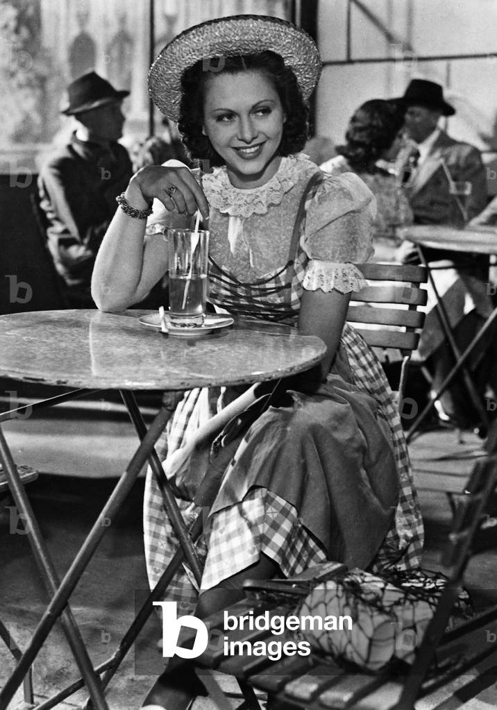 Hertha Feiler in 'Der kleine Grenzverkehr', 1943 (b/w photo)