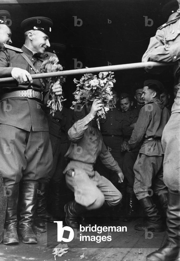 Withdrawal of Russian troops from Magdeburg, 1956 (b/w photo)