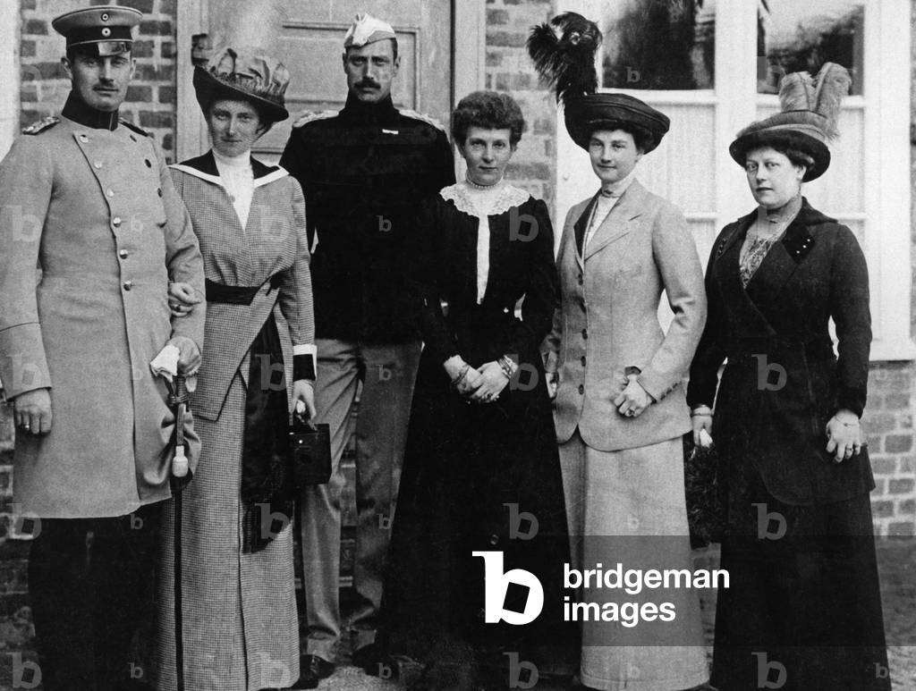 Noble society, 1913 (b/w photo)