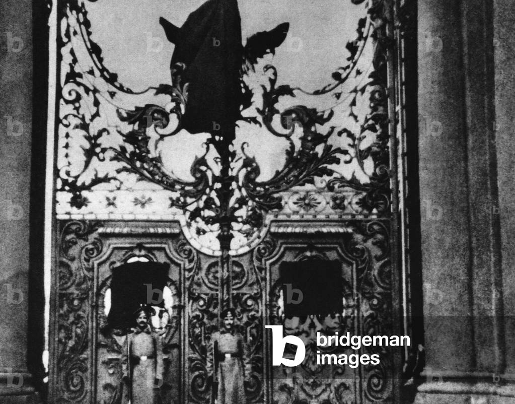 Palace portal in St. Petersburg, 1917