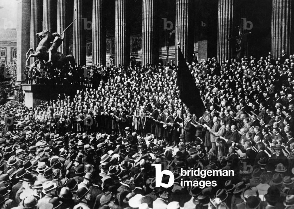 May Day celebration in Berlin in front of the National Gallery, 1921