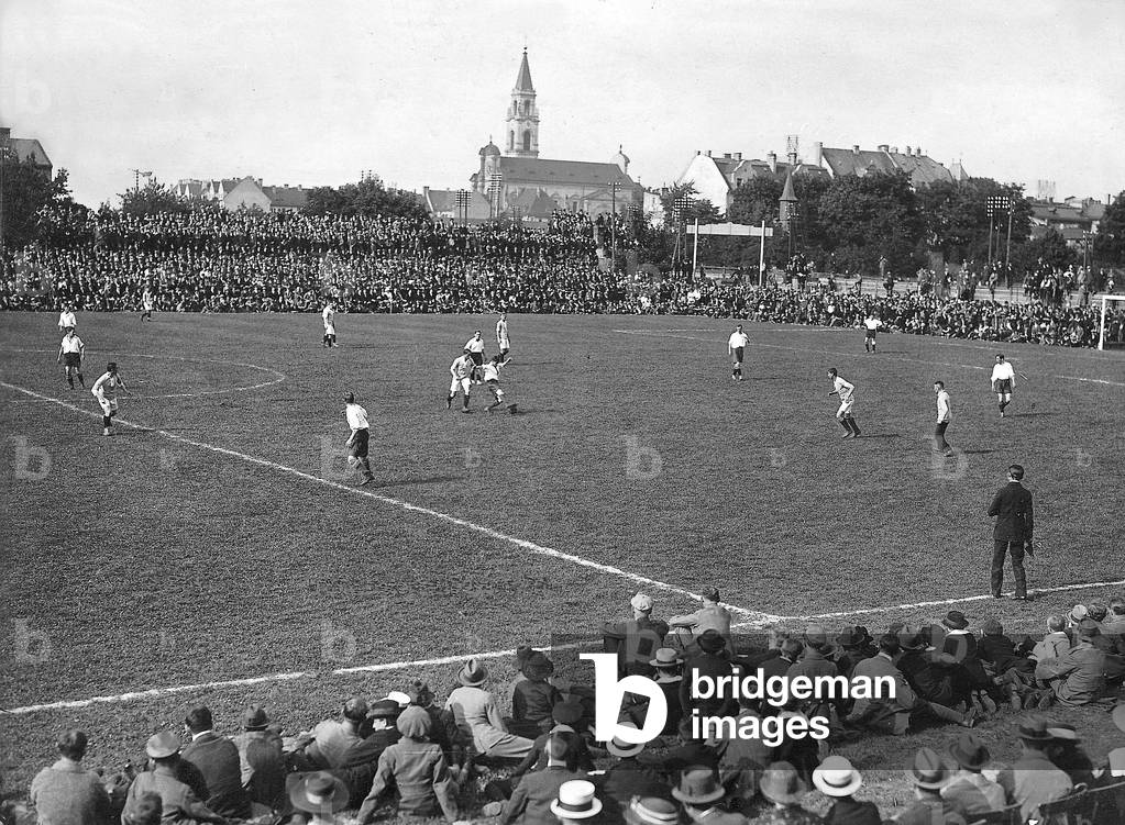 Football: FC Bayern Munich - Magyar Testgyakorlok Kore (Budapest) 1: 7 (b/w photo)