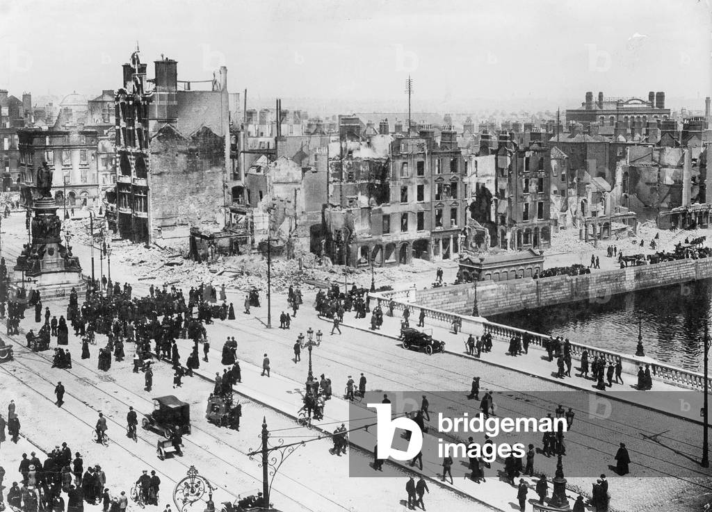 Destroyed houses in Dublin, 1916 (b/w photo)