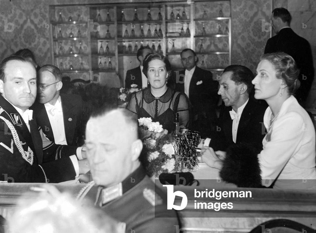 Executive Suite of the Goebbels' at the Press Ball in 1939 (b/w photo)