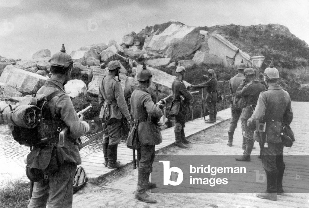 In the occupied forts of Warsaw, 1915 (b/w photo)