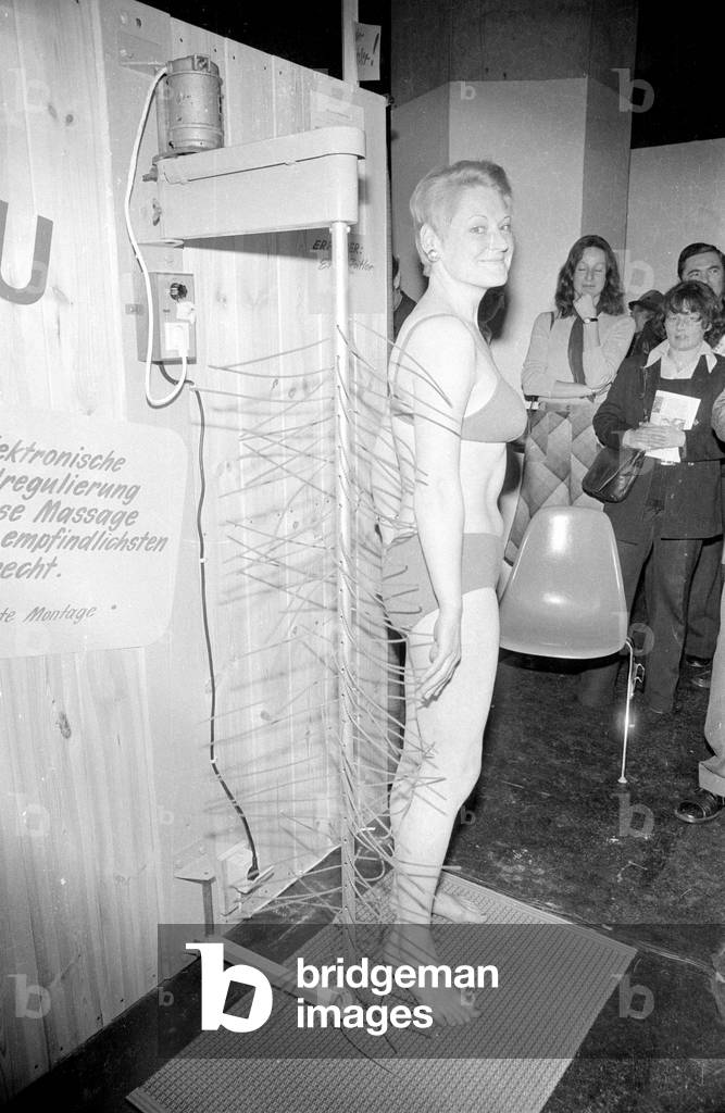 Erfinder- und Neuheiten-Ausstellung (Inventor and Novelty Exhibition) in Nuremberg, 1974 (b/w photo)