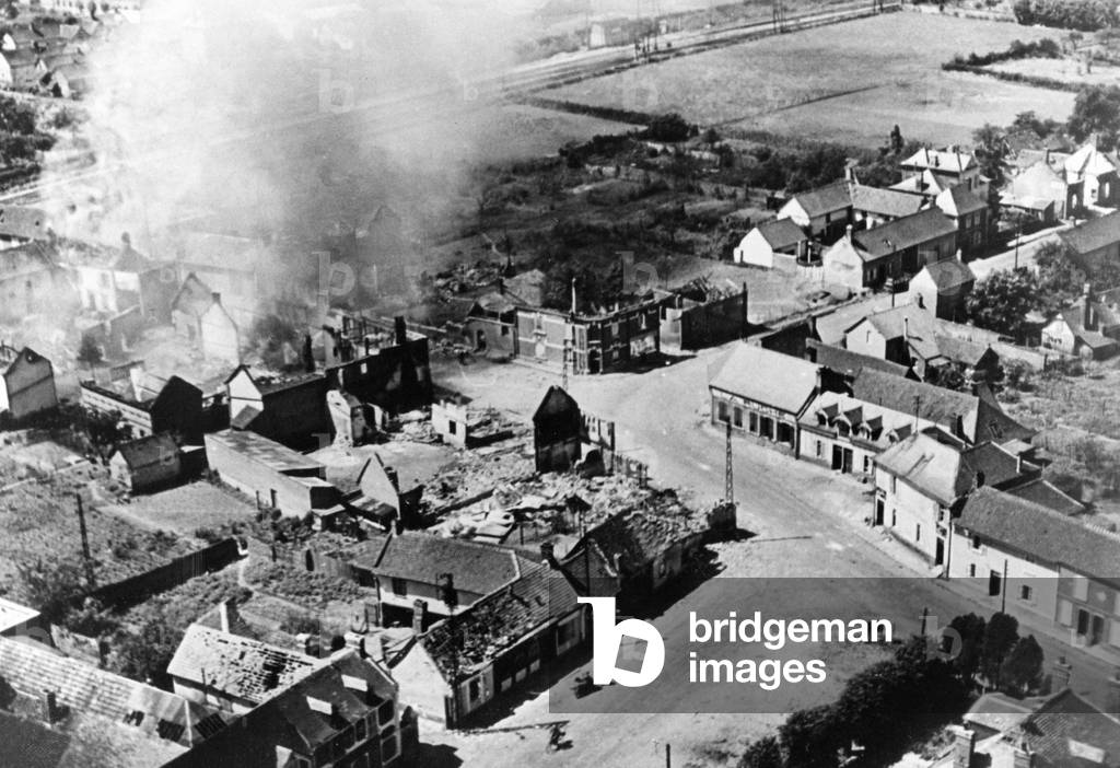 Destroyed cities in France during the Second World War, 1940 (b/w photo)