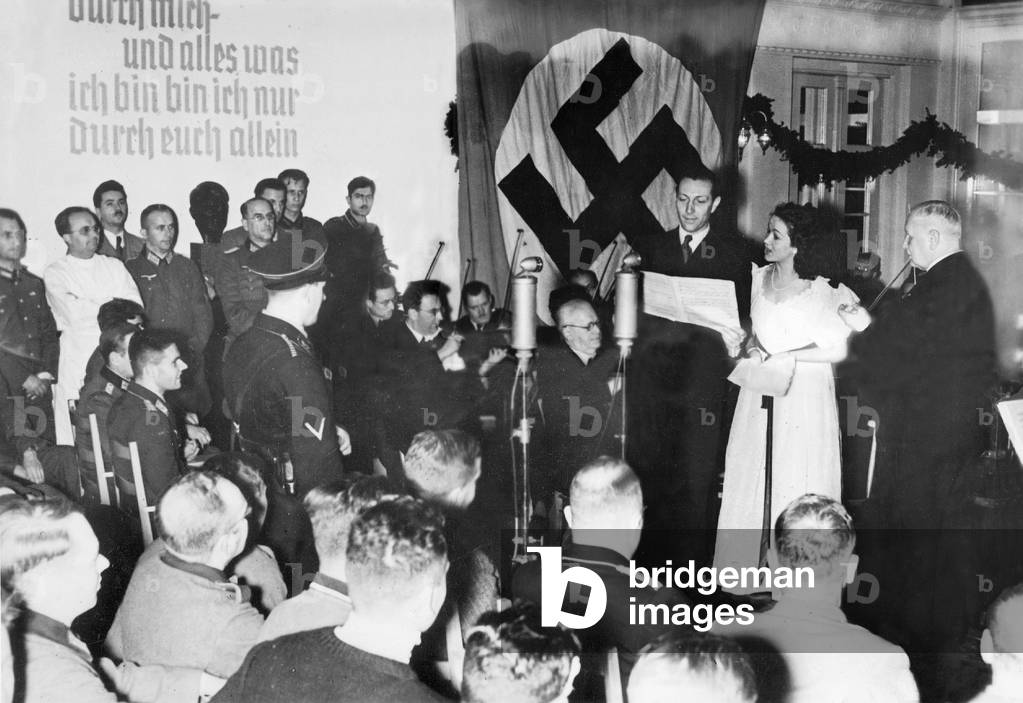 Ferenc Lehar is conducting in front of wounded soldiers, 1939 (b/w photo)