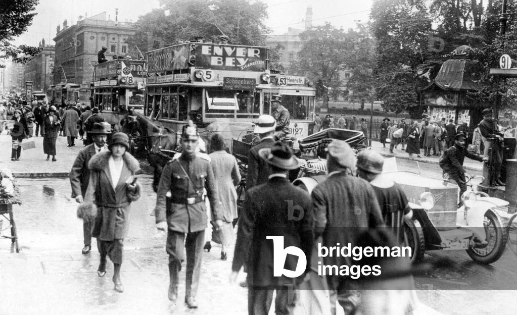Traffic on the Potsdamer Platz in Berlin, 1926 (b/w photo)