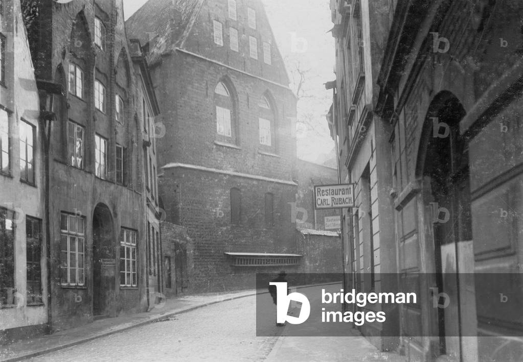 Stille Gasse in Luebeck, 1912 (b/w photo)