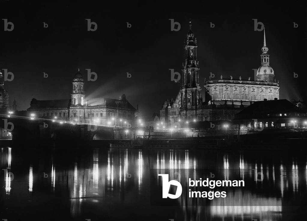 Dresden by night, 1934 (b/w photo)