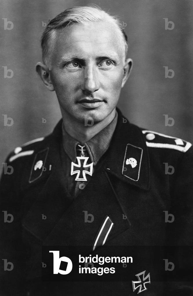 Knight's Cross bearer with the Knight's Cross, 1942 (b/w photo)