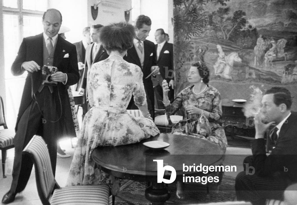 Queen Friederike and the prince and princess of Hannover (b/w photo)