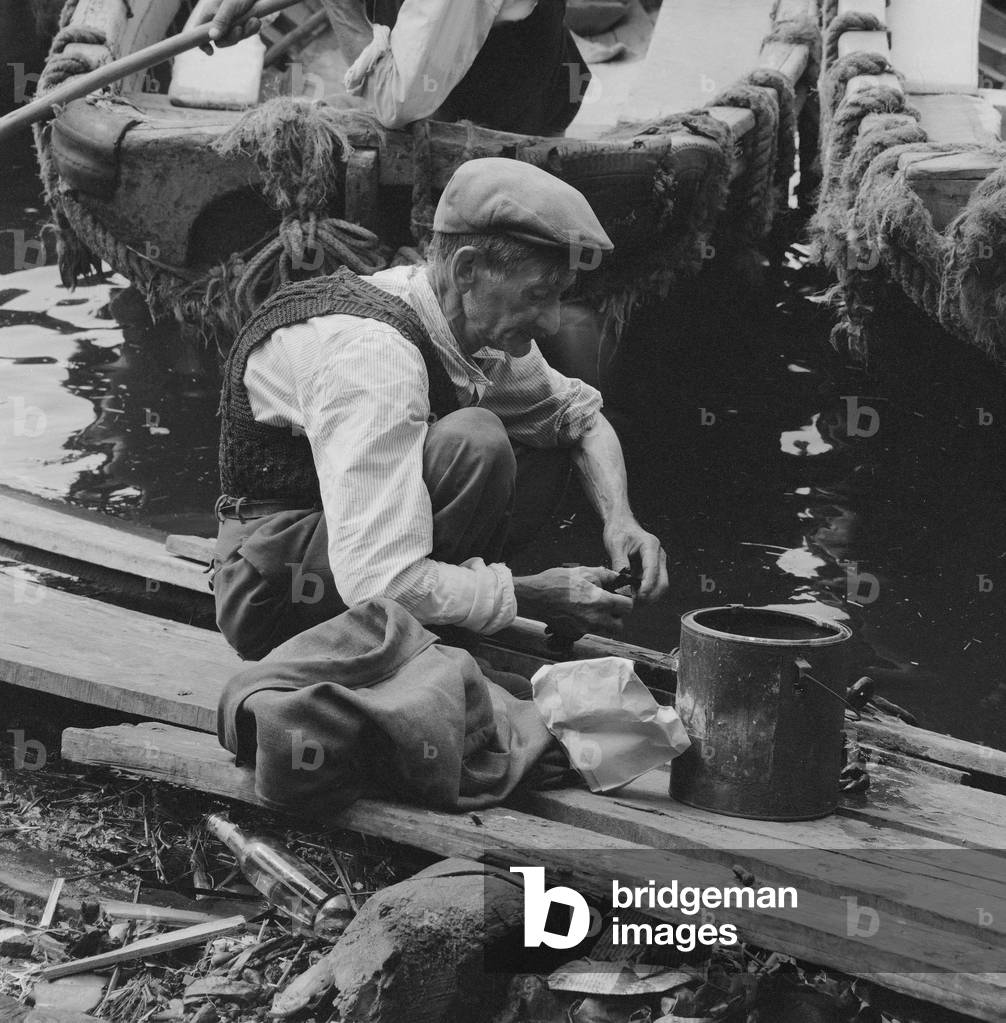 Old man in Istanbul, 1965 (b/w photo)