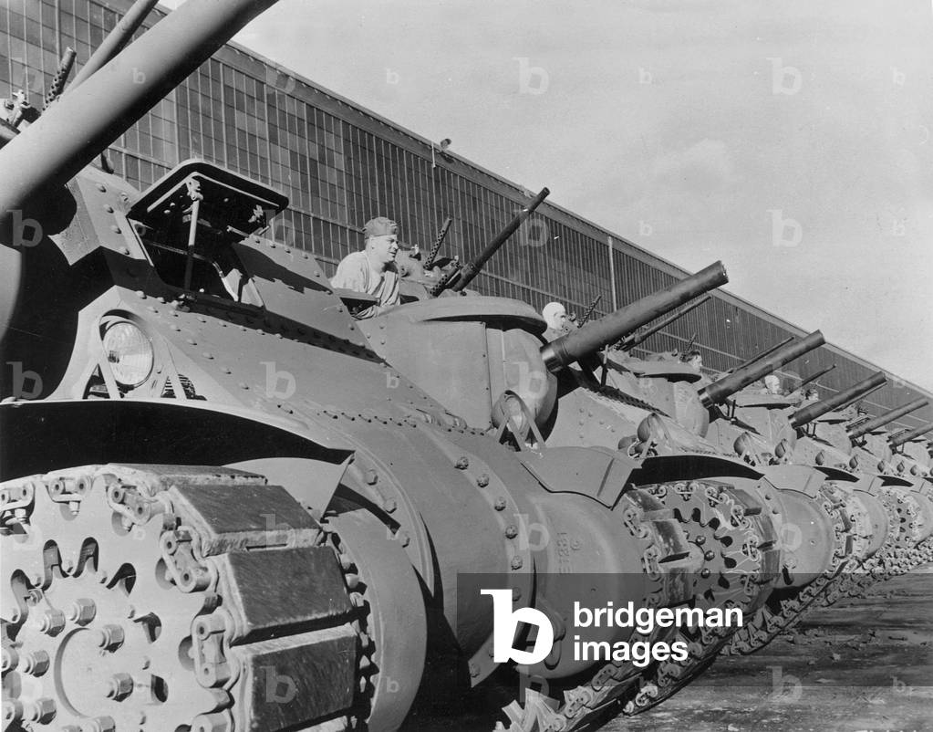 Munitions production at Chrylser in Detroit, 1943 (b/w photo)