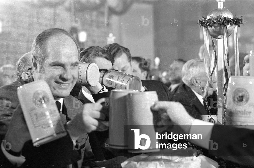 Erich Kiesl at the Starkbierfest (Strong Beer Festival) in Munich, 1971 (b/w photo)