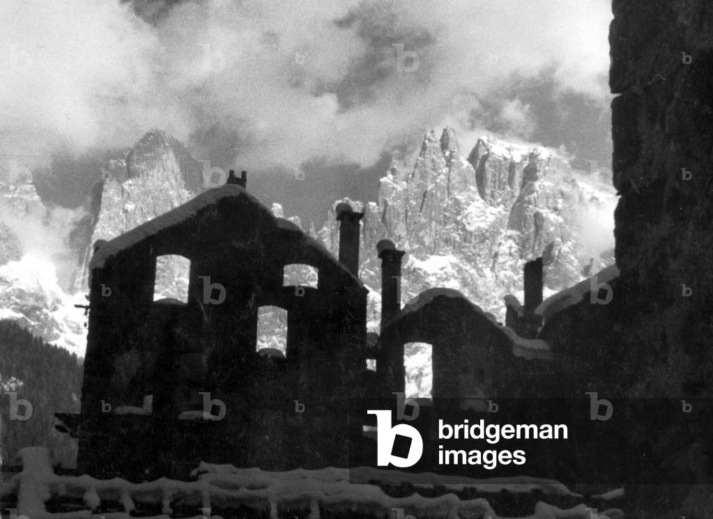Ruin made of the mountain warfare at the Italian front in Tyrol (b/w photo)