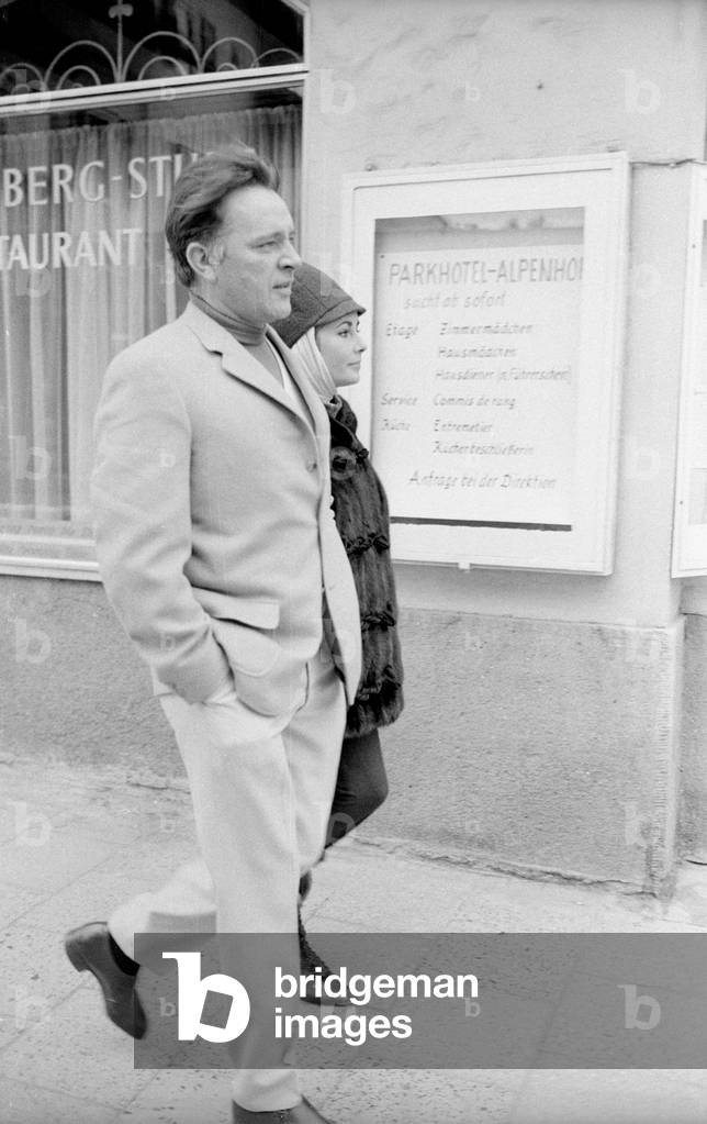 Elizabeth Taylor and Richard Burton, 1965 (b/w photo)