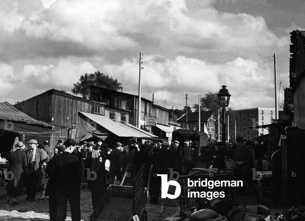 Flea market in Paris, 1937 (b/w photo)