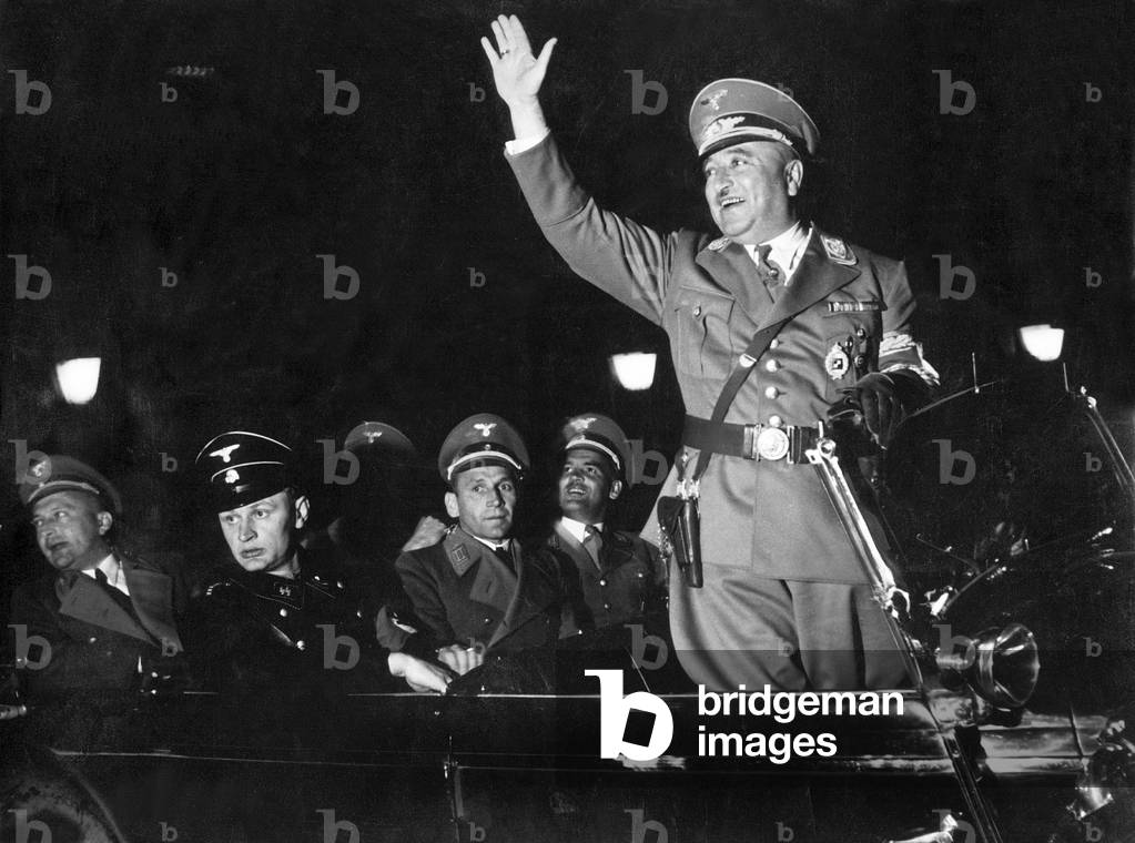 Robert Ley in Munich (b/w photo)