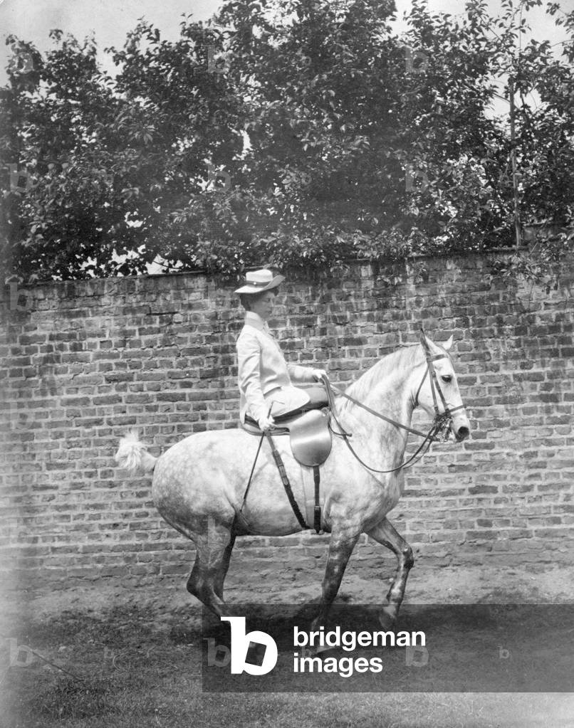 Viktoria zu Schaumburg-Lippe at dressage, 1907 (b/w photo)