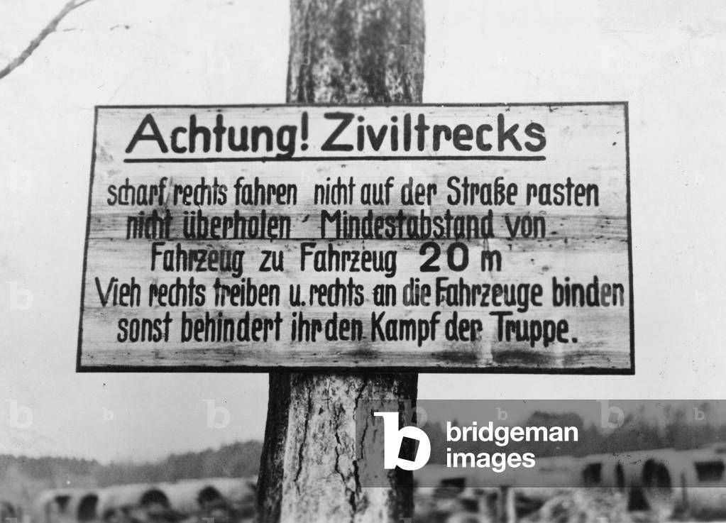 Instructions on refugee routes in Eastern Prussia, 1944 (b/w photo)