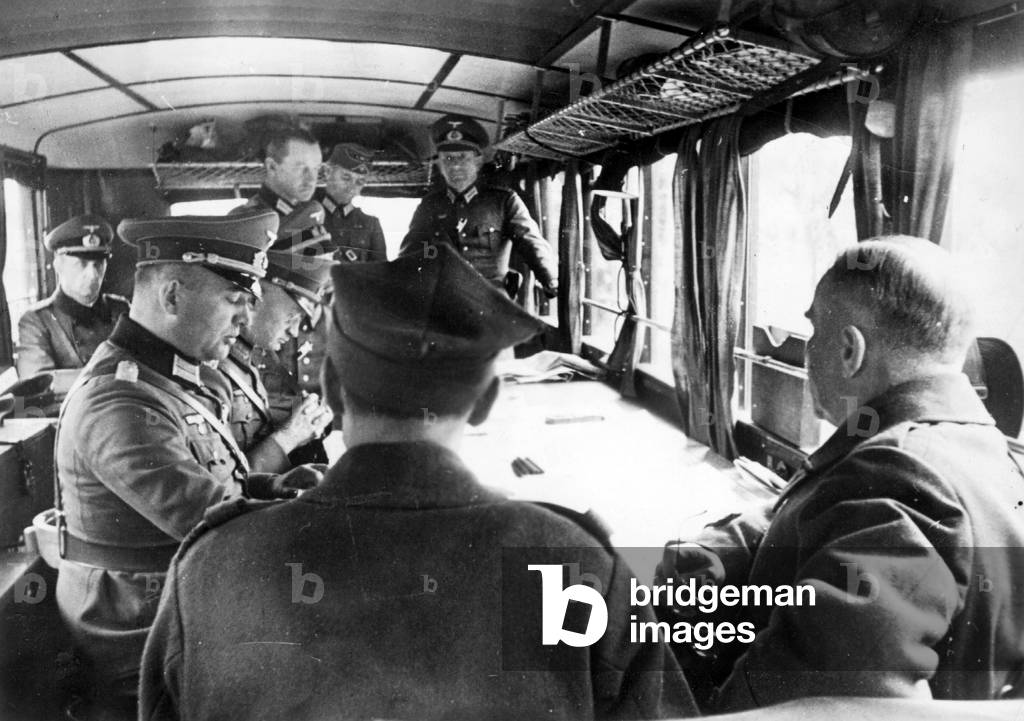 Negotiation of Warsaw surrender, 1939 (b/w photo)