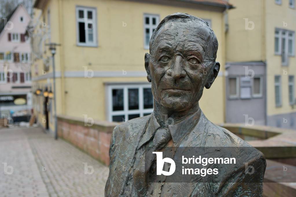 Life-size statue of the poet Hermann Hesse on the Nicholas Bridge in Calw, Germany (photo)