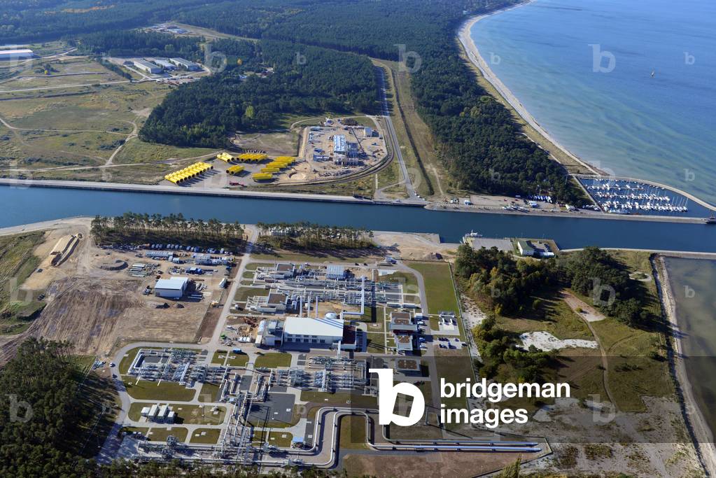 View of the pumping and compression systems of the transfer station of the Baltic gas pipeline in Lubmin in Mecklenburg-Vorpommern. , 2012 (photo)
