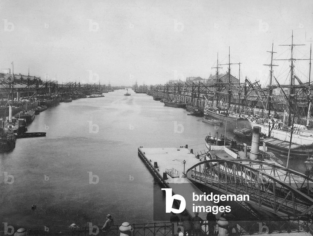 Free port in Bremen, 1910 (b/w photo)