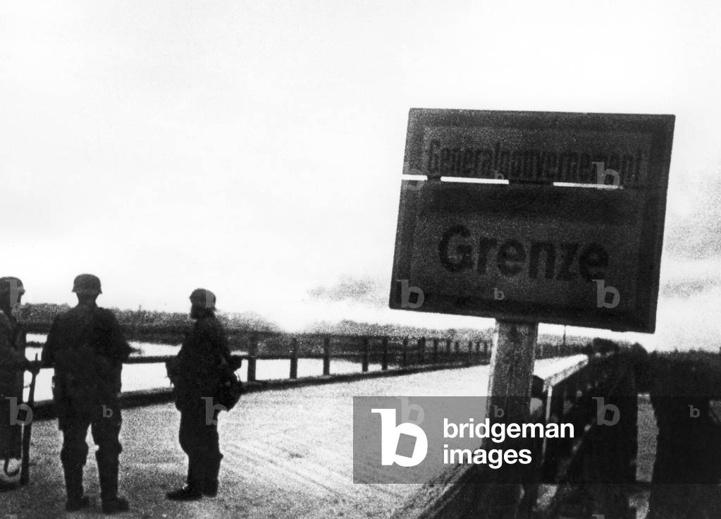 German soldiers on the German-Russian demarcation line in the occupied Poland, 1941