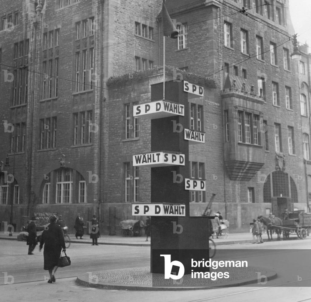 Propaganda stand of the SPD in Berlin for the Reichstag election in September 1930