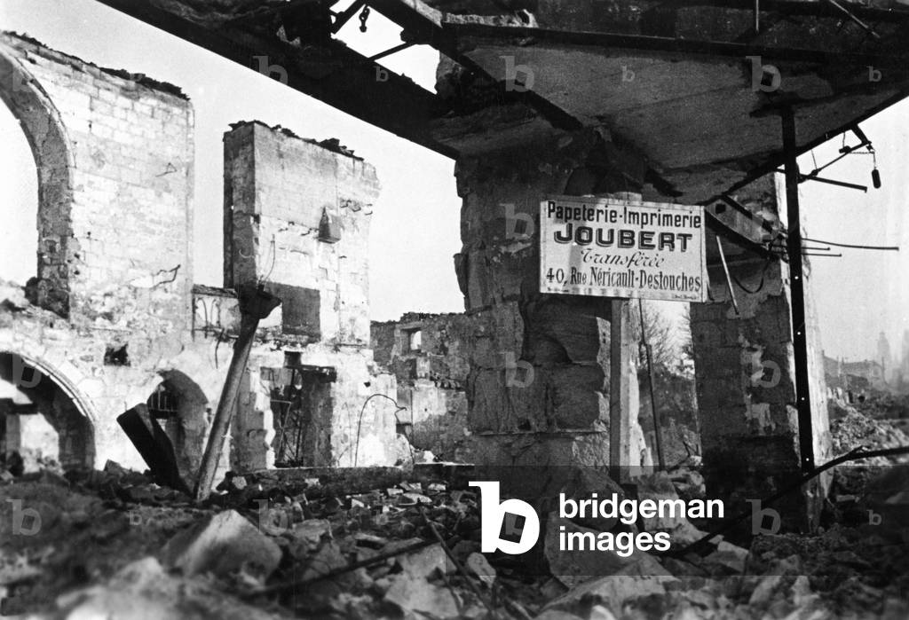 Tours, 1940 (b/w photo)