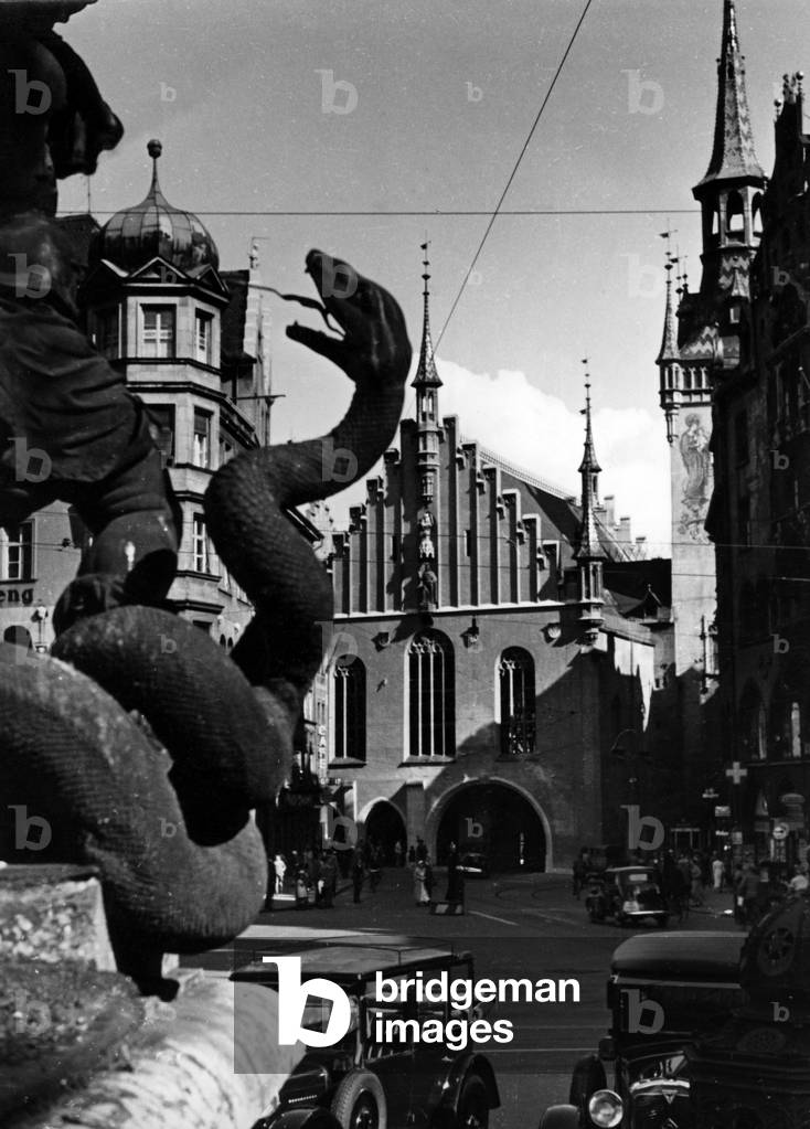 Part of the Mariensäule and the Alte Rathaus in Munich, 1934 (b/w photo)