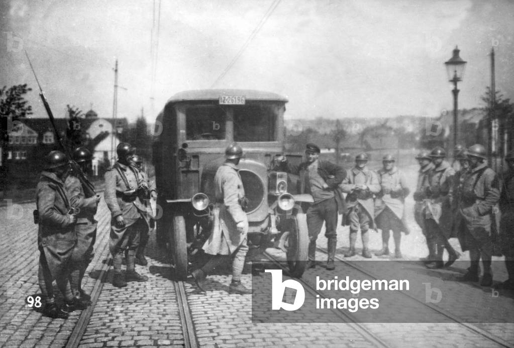 French soldiers search a car in the Ruhr area, 1923