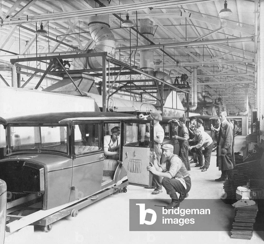 Car production in a factory in Germany, 1928 (b/w photo)