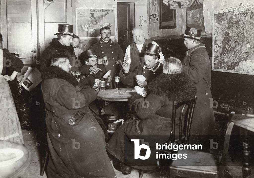 Cabmen playing cards, 1910