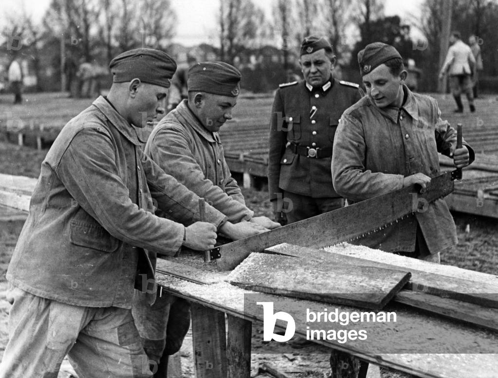 Members of the RAD on the British Channel Islands, 1942 (b/w photo)