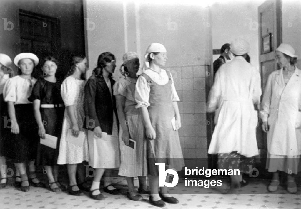 Medical examination of female forced laborers, 1942 (b/w photo)